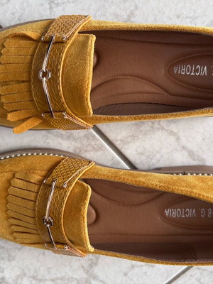 B.G. VICTORIA moccasins new, croc color, size 37-38