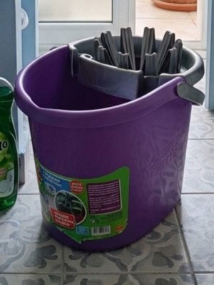 Scotch-Brite mop bucket with wringer, like new