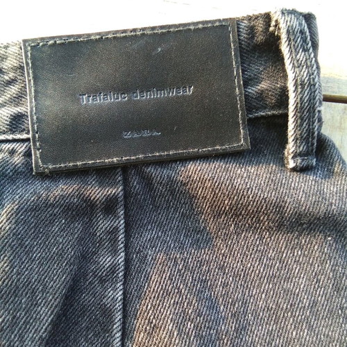 Y2K Grunge denim skirt Zara like new with rips, black