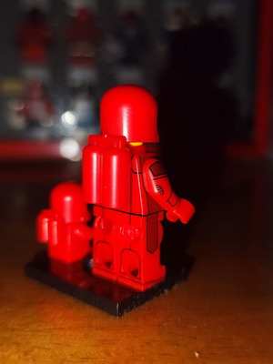 Red Astronaut minifigure with base and baby figure, Lepin