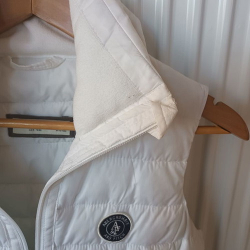 Abercrombie & Fitch sleeveless jacket white like new, size S