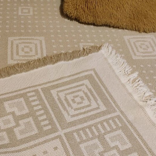 Nef-Nef beige-ecru throw like new with geometric pattern