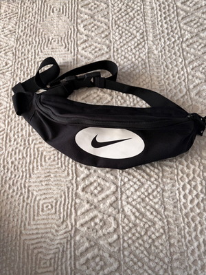 Τσαντάκι Nike αυθεντικό σαν καινούργιο, μαύρο με λευκό λογότυπο