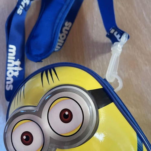 Kids Minions Hard Shell Crossbody Bag with Adjustable Strap like new