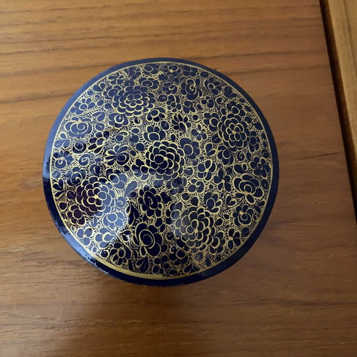 Wooden box with 6 coasters from India like new