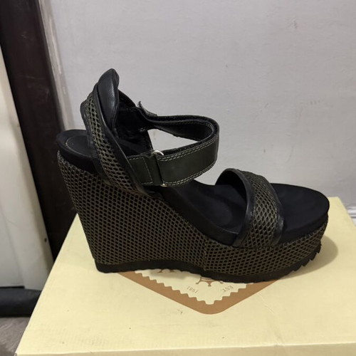Fred platform sandals used, black leather sole, green mesh straps, size 38