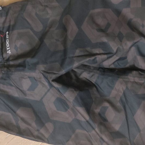 Snow pants for ages 4-6 like new, waterproof for skiing