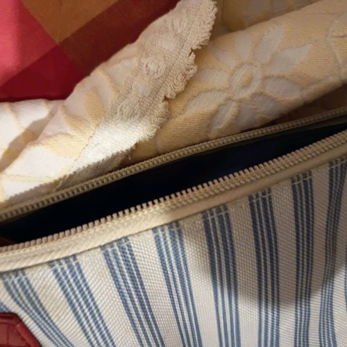 Striped toiletry bag like new, white and blue, 20x12