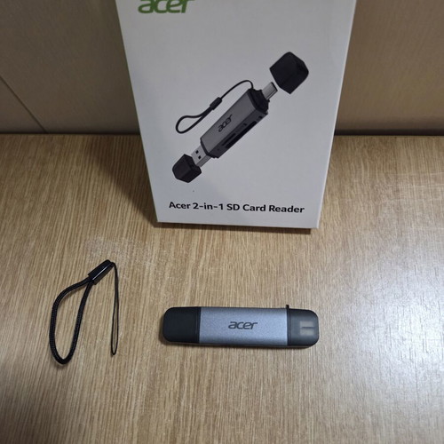 Acer 2-in-1 SD Card Reader new with USB-A and USB-C ports