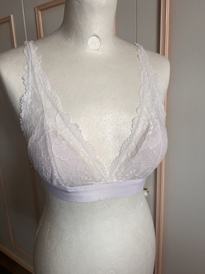 Bra like new with removable padding, white