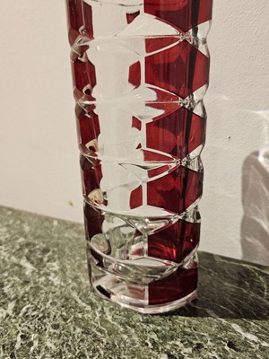 Vase used, dimensions 24×11 cm