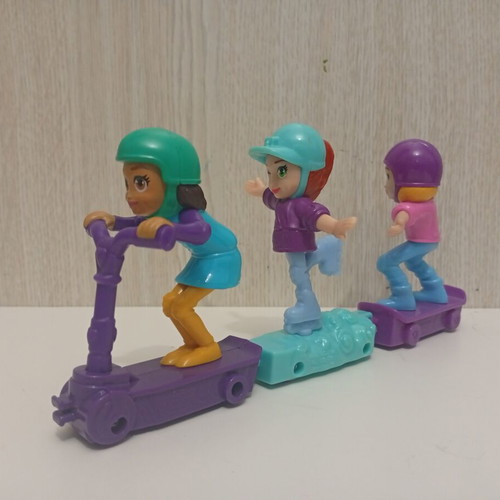 Mattel Polly Pocket Skateboard Skate Figure Set Burger King