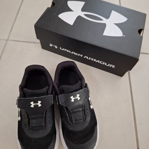 Under Armour Surge 3 kids' athletic shoes used, size 27, black