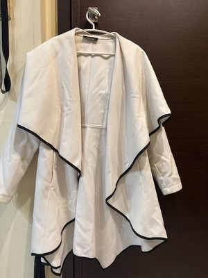 On Line outerwear like new with large lapels and waist belt black-beige