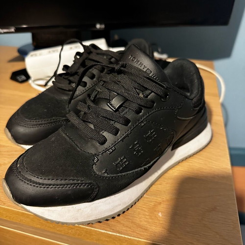 Tommy Hilfiger women's sneakers like new, size 36, black