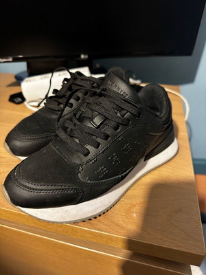 Tommy Hilfiger women's sneakers like new, size 36, black