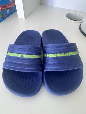 Children's blue slippers size 27, like new