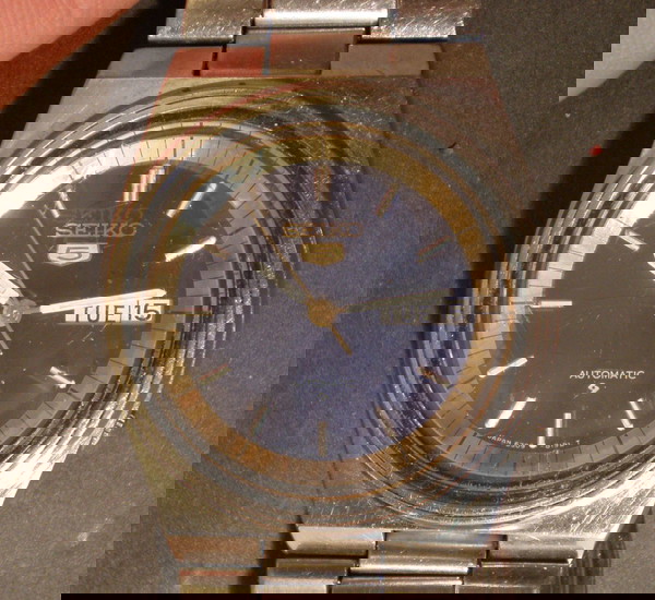 SEIKO 5αρι vintage,automatic ,δεκαετεία 70.Ενα ρολόϊ που μόλις ξεθάφτηκε (μετά απο  30 χρόνια) το κούνησα και δουλεύει ακόμα