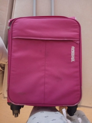 Βαλίτσα καμπίνας American Tourister μεταχειρισμένη, ροζ, ελαφριά, 55x36x20 εκ.