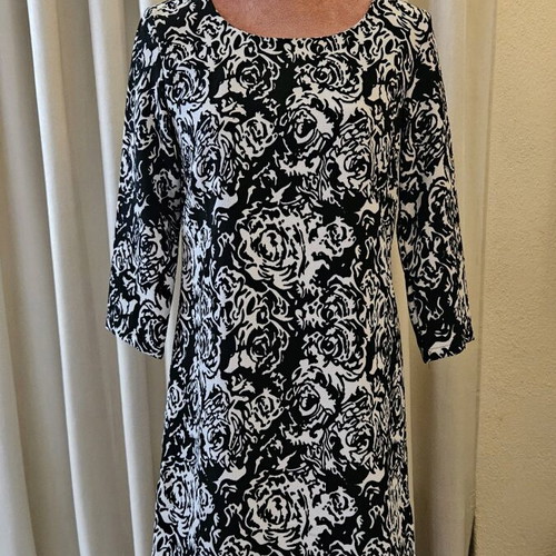 Sweet Miss black and white midi dress size S like new