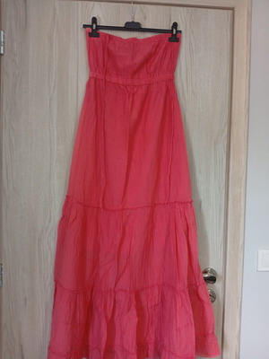 Dress like new in sizes S and M