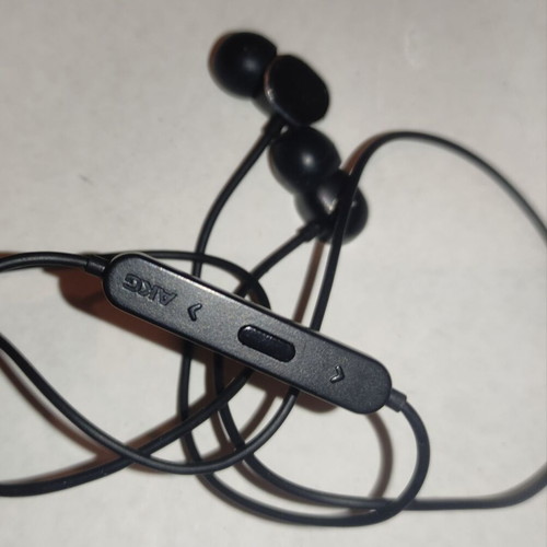 AKG N20 in-ear headphones used with microphone and case
