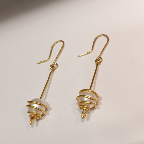 Earrings with pearl spiral made of gold-colored aluminum wire, made to order