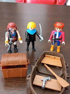 Playmobil παλιοί πειρατές μεταχειρισμένοι με σπασμένα αυτακια βάρκας