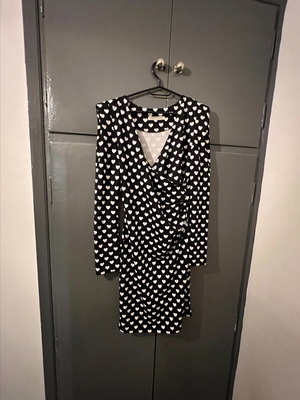 Elastic tight dress with heart print like new, black