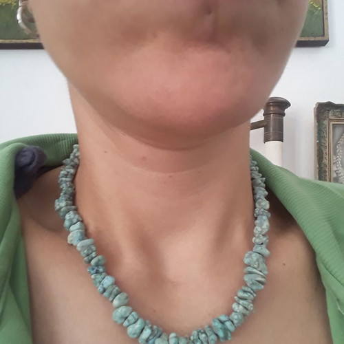 Necklace with turquoise stone like new with screw clasp