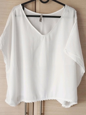 Pink Woman blouse like new, size M, white