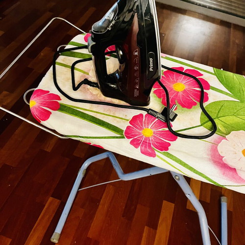 Primo 3000W Steam Iron Set with Large Ironing Board like new