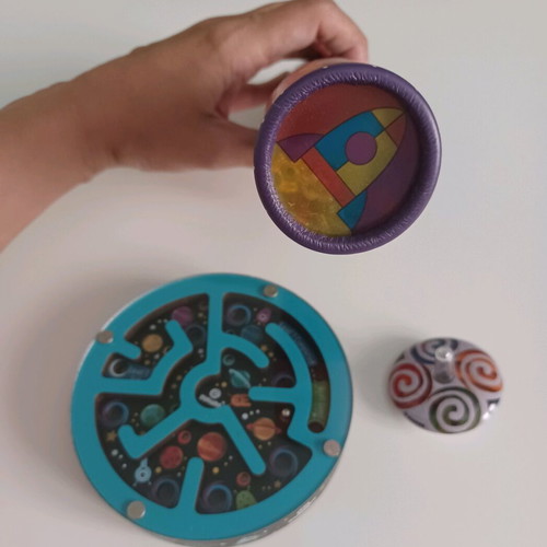 Svoora toys like new, set of 3 space-themed items