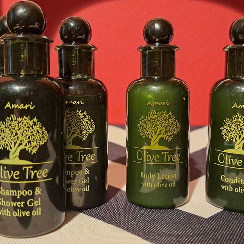 Bath products set new, 3 shampoos/shower gels, 1 conditioner, 1 body lotion