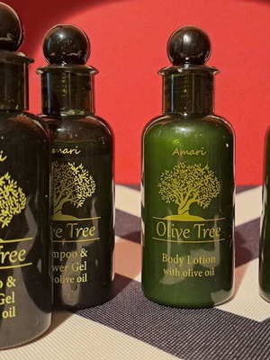 Bath products set new, 3 shampoos/shower gels, 1 conditioner, 1 body lotion