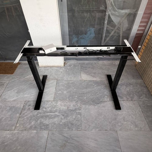 Rodulf Electric Adjustable Desk Frame like new, sit/stand, 140x80 cm