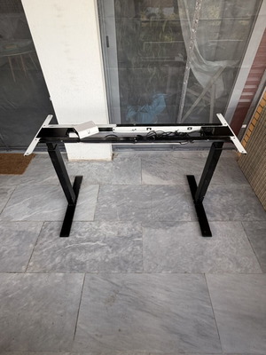 Rodulf Electric Adjustable Desk Frame like new, sit/stand, 140x80 cm