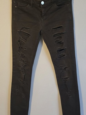 Stradivarius women's skinny fit jeans with rips size 40 like new