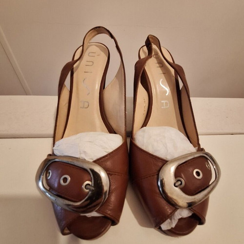 Unisa high women's sandal brown with metal buckle like new