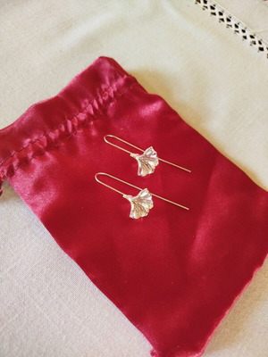 Long earrings like new, silver color