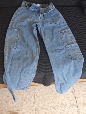Bershka cargo jeans like new, small, light color with elastic waist