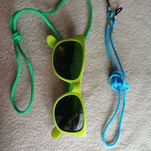 Invu Kids Sunglasses K2302K polarized green like new for 0-3 years