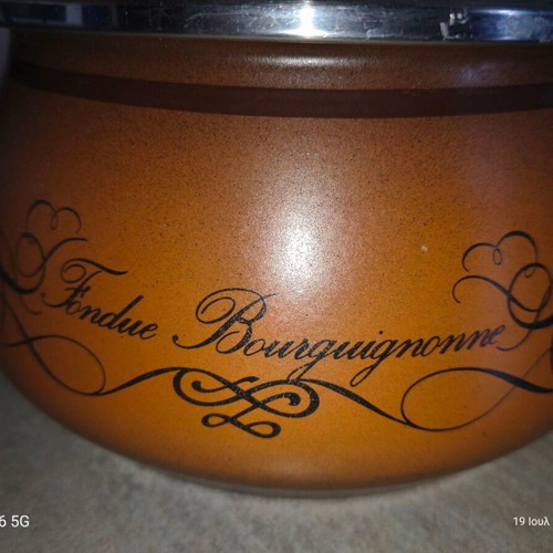 Fondue Bourguignonne set used with base and burner