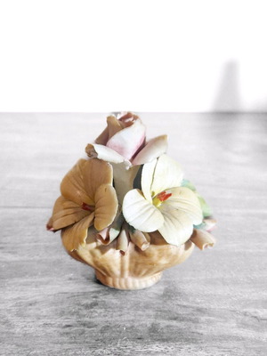 Decorative antique porcelain flower bouquet 6 cm