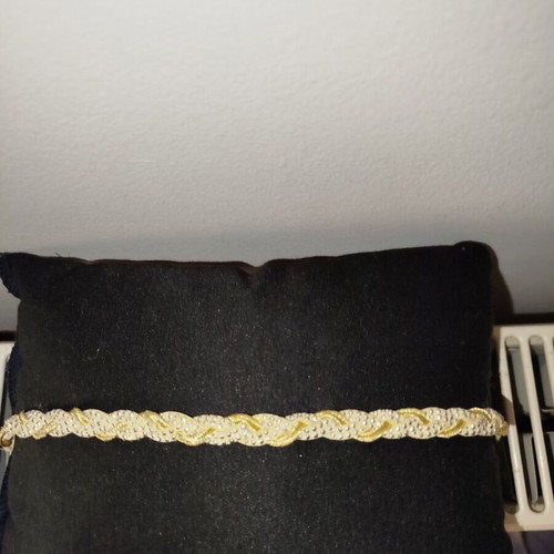Hair ribbon used, narrow braid shape with elastic band