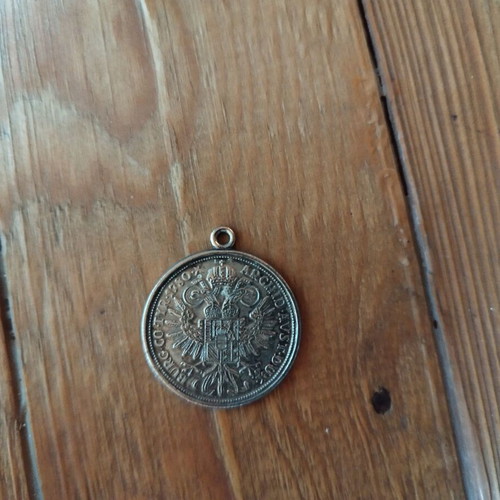Vintage Austria pendant ARCHID·AVST·DUX·BURG·CO·TYR·1780·X Maria Theresia like new