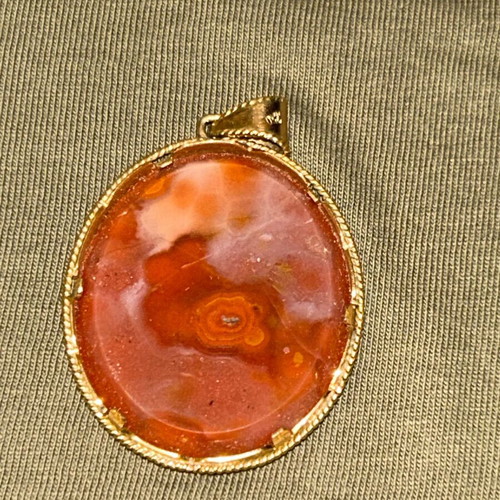 Vintage 18K Gold Intaglio Carnelian Pendant like new, 16g