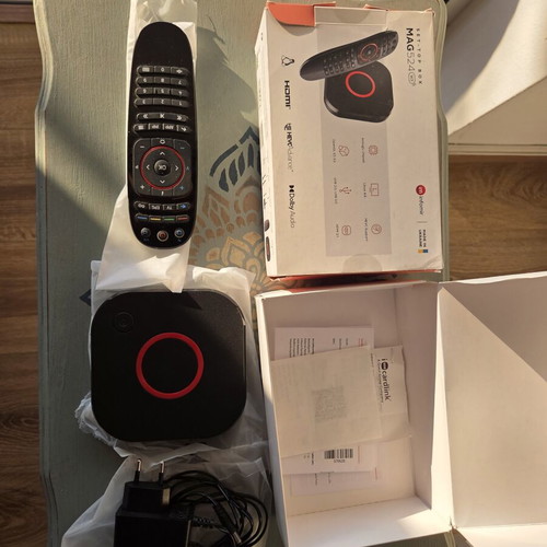 Infomir TV Box MAG524W3 like new with 4K and HEVC support