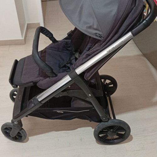 Inglesina Aptica stroller like new with footmuff and rain cover
