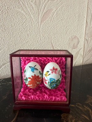 Set of collectible Chinese handmade painted eggs like new